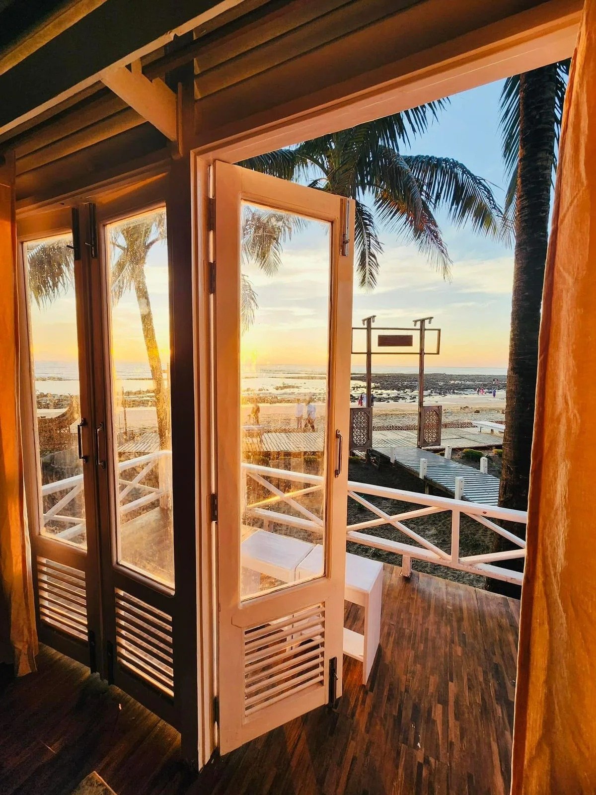Sun & Sand Twin Beach Resort