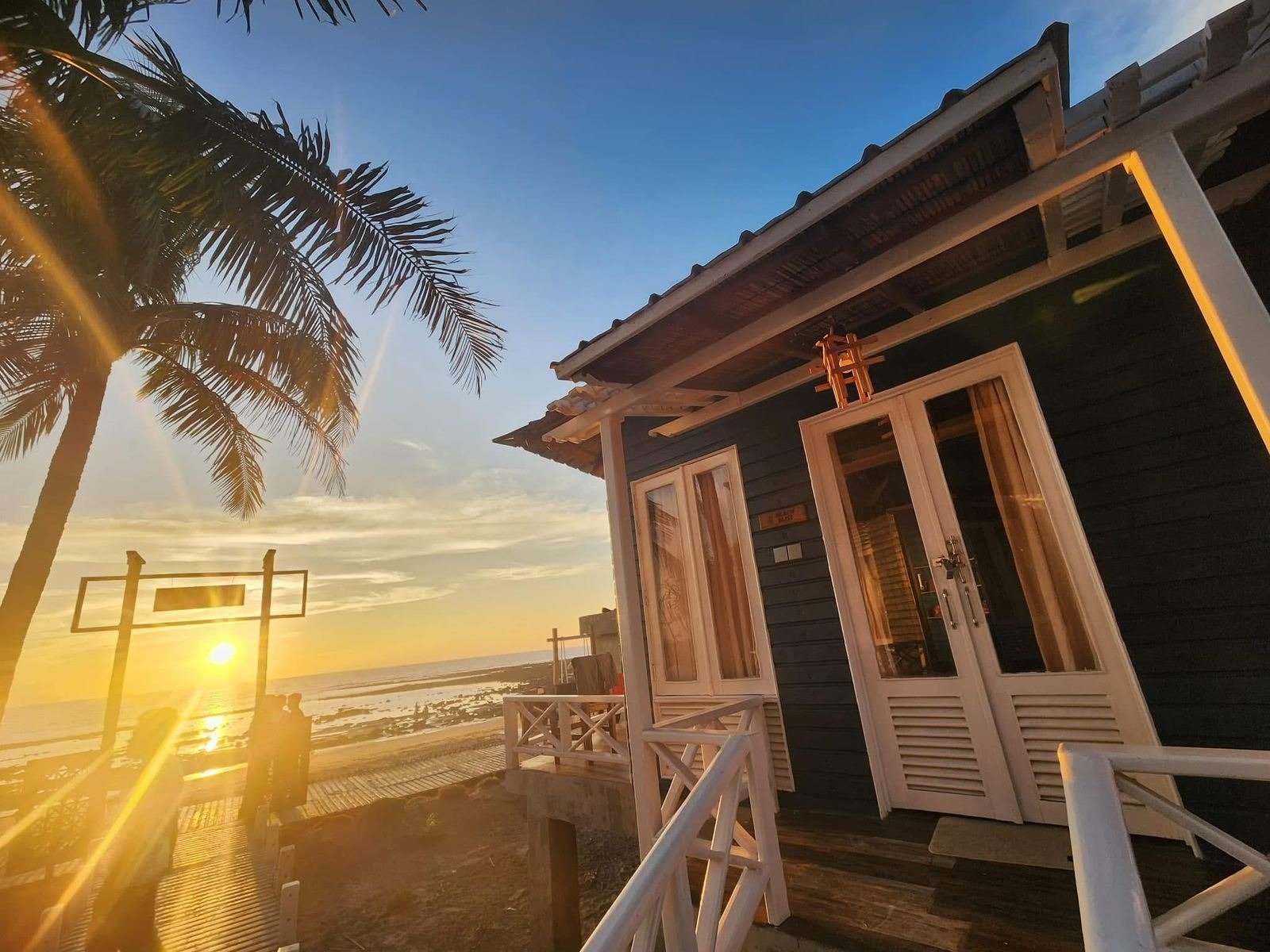 Sun & Sand Twin Beach Resort