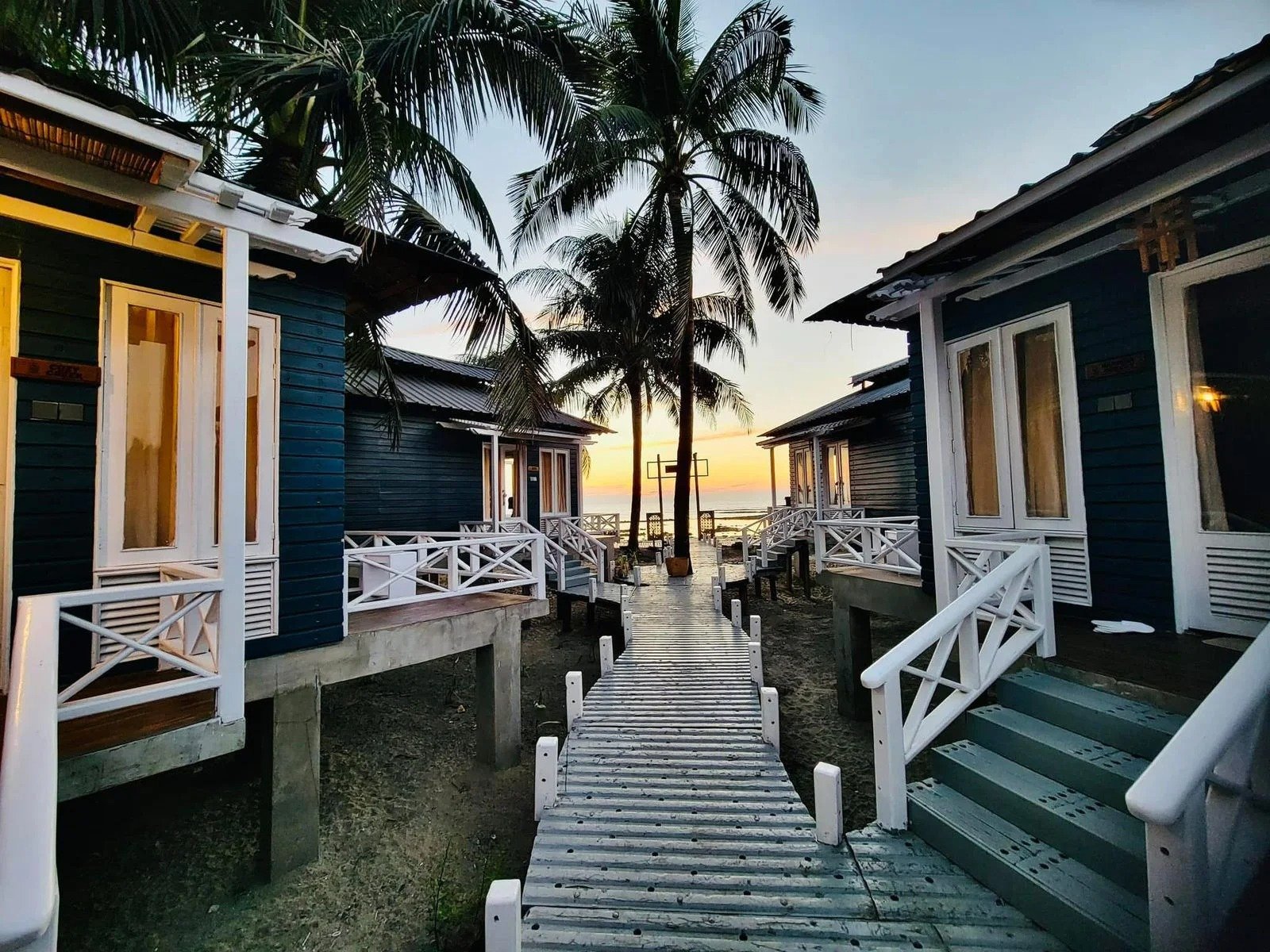 Sun & Sand Twin Beach Resort